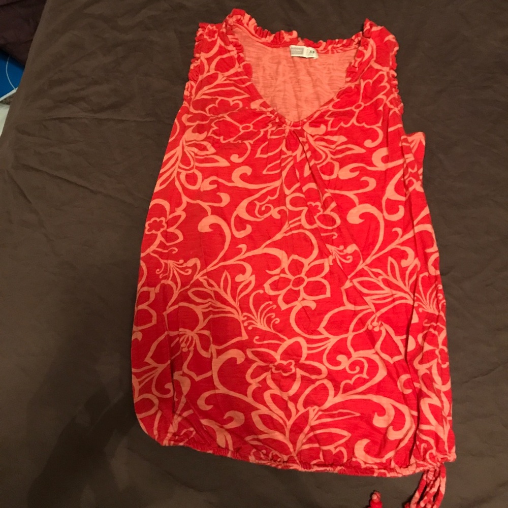 Fitted Old Navy Maternity floral tank top, shirt
